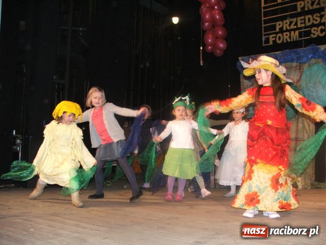 Zdjęcie w galerii na portalu naszraciborz.pl: W teatr bawią się już od przedszkola wiadomości z regionu