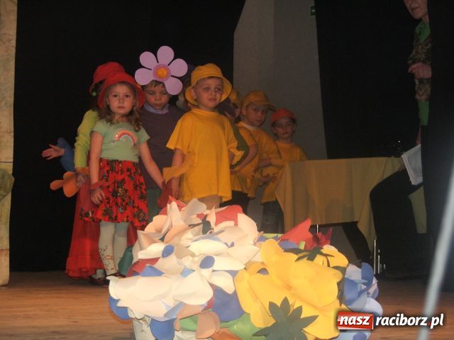 Zdjęcie w galerii na portalu naszraciborz.pl: W teatr bawią się już od przedszkola wiadomości z regionu