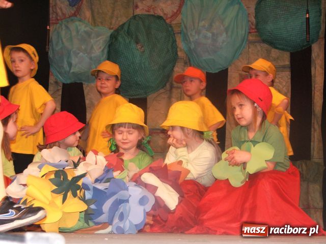 Zdjęcie w galerii na portalu naszraciborz.pl: W teatr bawią się już od przedszkola wiadomości z regionu
