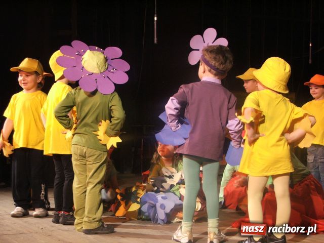Zdjęcie w galerii na portalu naszraciborz.pl: W teatr bawią się już od przedszkola wiadomości z regionu