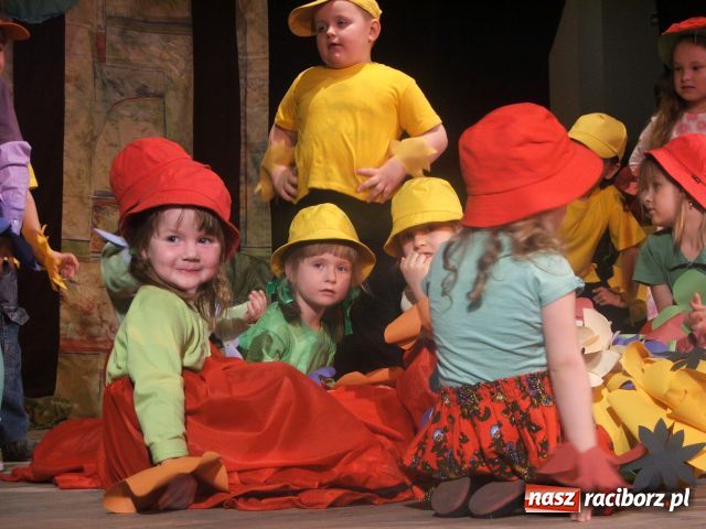 Zdjęcie w galerii na portalu naszraciborz.pl: W teatr bawią się już od przedszkola wiadomości z regionu
