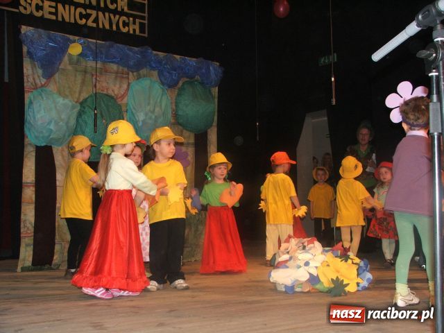 Zdjęcie w galerii na portalu naszraciborz.pl: W teatr bawią się już od przedszkola wiadomości z regionu