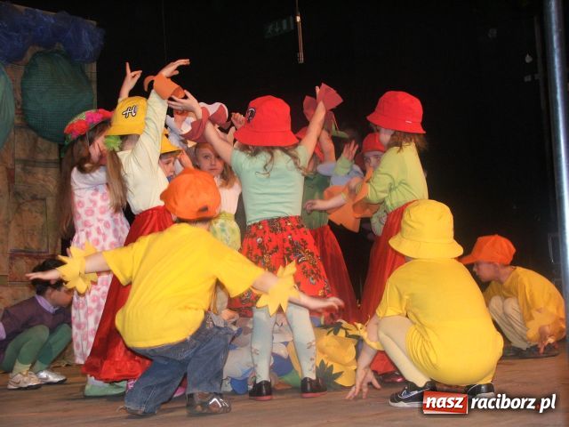 Zdjęcie w galerii na portalu naszraciborz.pl: W teatr bawią się już od przedszkola wiadomości z regionu