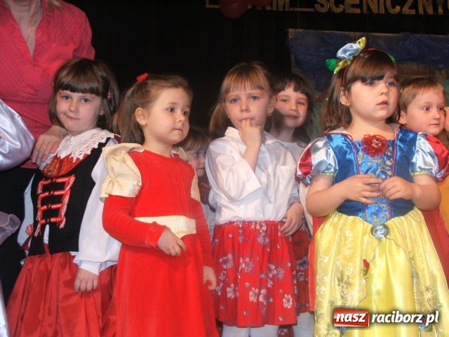 Zdjęcie w galerii na portalu naszraciborz.pl: W teatr bawią się już od przedszkola wiadomości z regionu