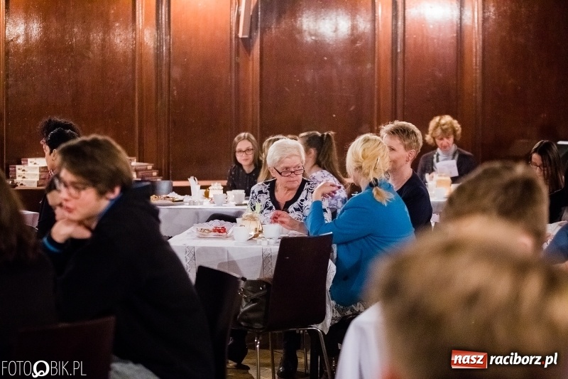 Zdjęcie w galerii na portalu naszraciborz.pl: Poetycka jesień w murach Kasprowicza wiadomości z regionu
