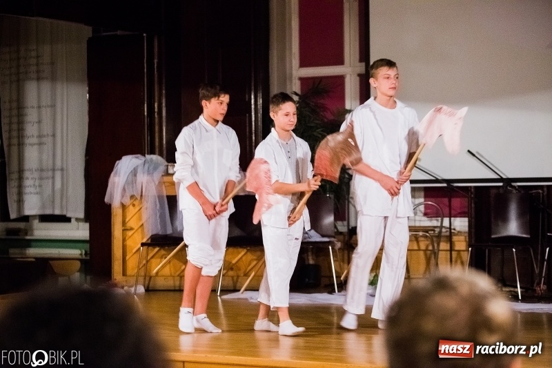 Zdjęcie w galerii na portalu naszraciborz.pl: Poetycka jesień w murach Kasprowicza wiadomości z regionu