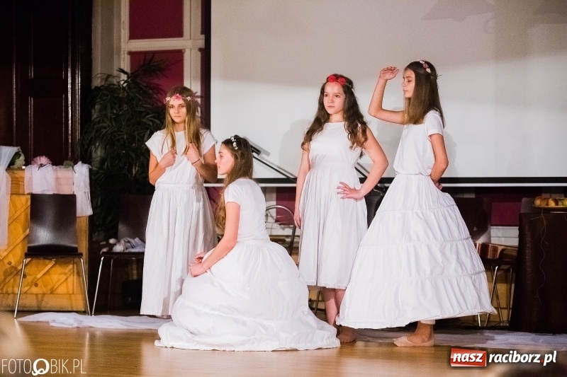 Zdjęcie w galerii na portalu naszraciborz.pl: Poetycka jesień w murach Kasprowicza wiadomości z regionu