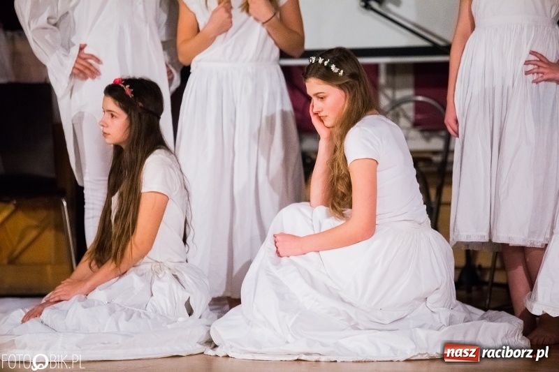 Zdjęcie w galerii na portalu naszraciborz.pl: Poetycka jesień w murach Kasprowicza wiadomości z regionu