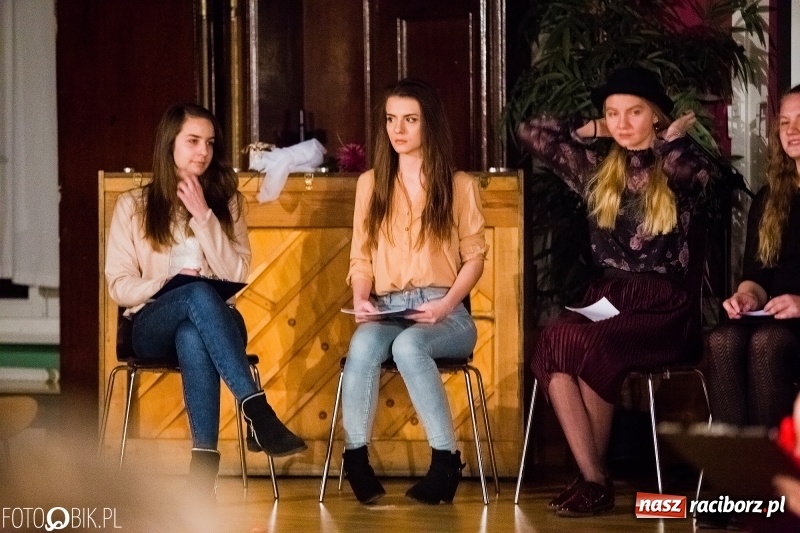 Zdjęcie w galerii na portalu naszraciborz.pl: Poetycka jesień w murach Kasprowicza wiadomości z regionu