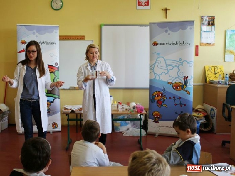 Zdjęcie w galerii na portalu naszraciborz.pl: Słodko, czyli kwaśno. Młodzi badacze z Płoni  wiadomości z regionu