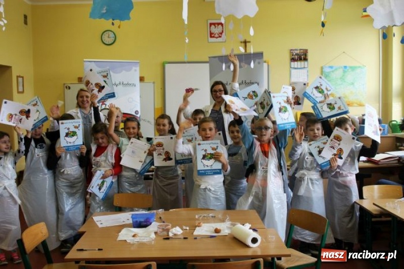 Zdjęcie w galerii na portalu naszraciborz.pl: Słodko, czyli kwaśno. Młodzi badacze z Płoni  wiadomości z regionu