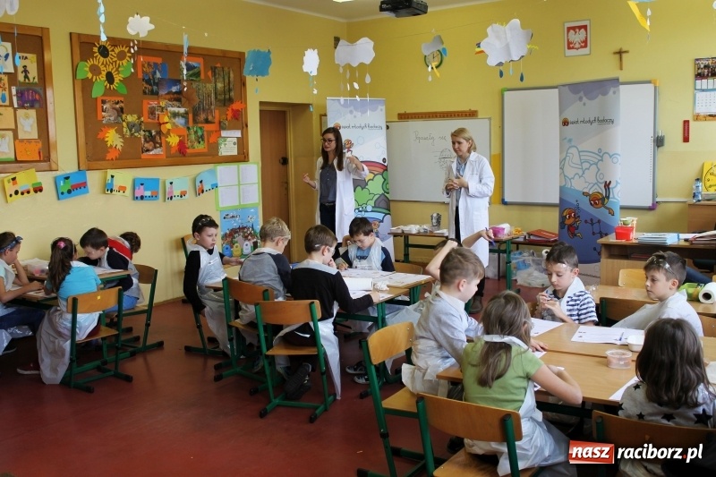 Zdjęcie w galerii na portalu naszraciborz.pl: Słodko, czyli kwaśno. Młodzi badacze z Płoni  wiadomości z regionu