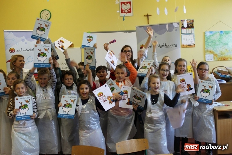 Zdjęcie w galerii na portalu naszraciborz.pl: Słodko, czyli kwaśno. Młodzi badacze z Płoni  wiadomości z regionu