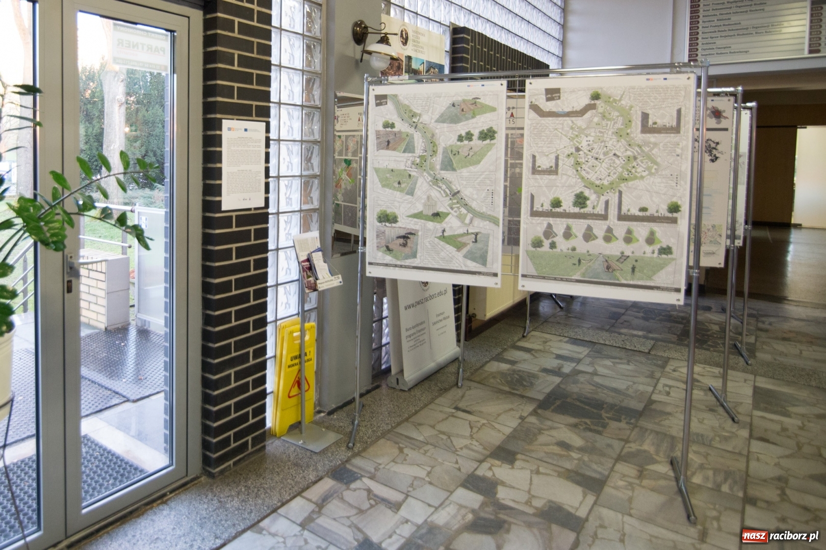 Zdjęcie w galerii na portalu naszraciborz.pl: Odnowa centrów śląskich miast - wystawa prac architektonicznych w raciborskiej PWSZ wiadomości z regionu