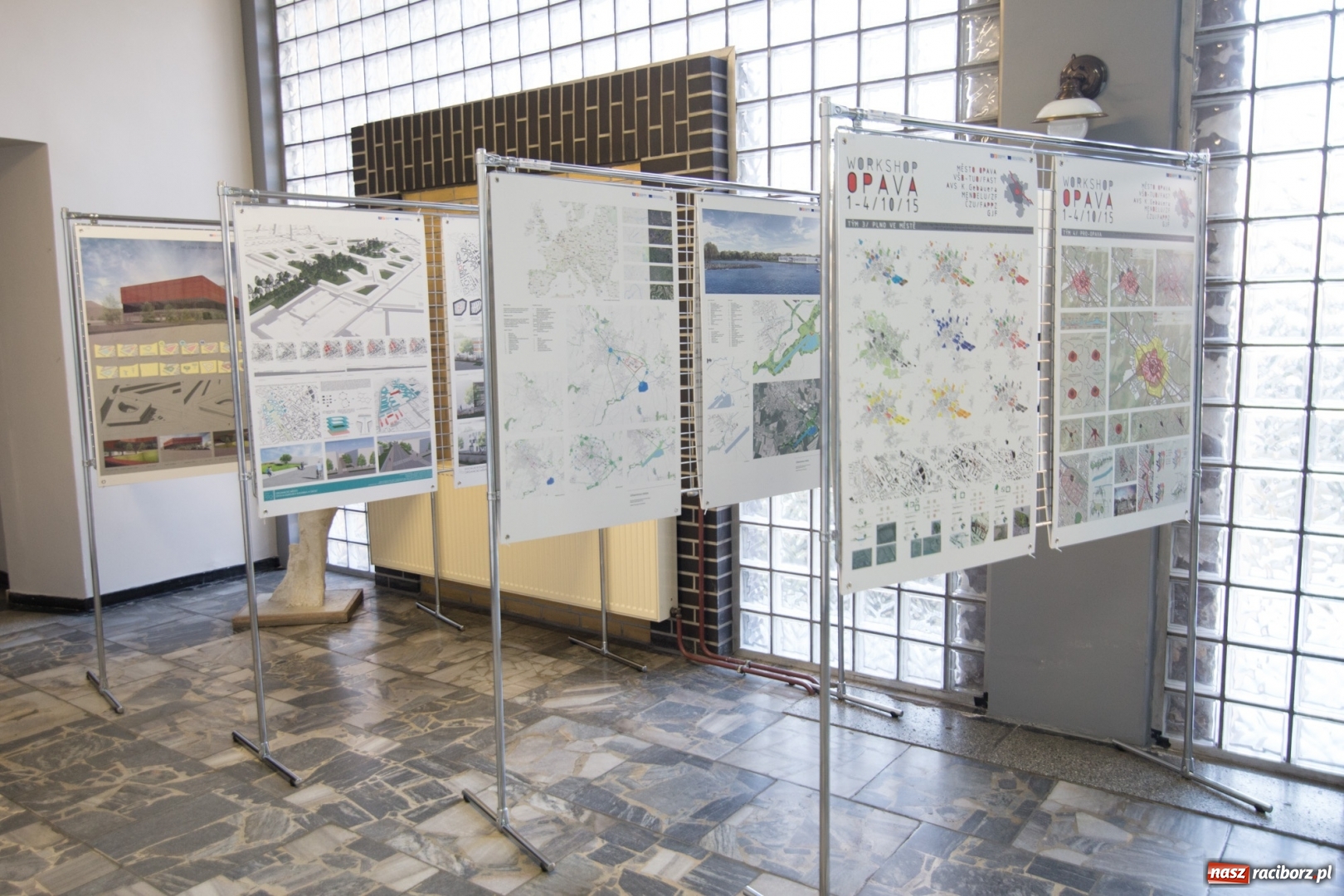 Zdjęcie w galerii na portalu naszraciborz.pl: Odnowa centrów śląskich miast - wystawa prac architektonicznych w raciborskiej PWSZ wiadomości z regionu