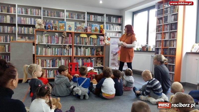 Zdjęcie w galerii na portalu naszraciborz.pl: Dzień Pluszowego Misia w raciborskiej bibliotece wiadomości z regionu