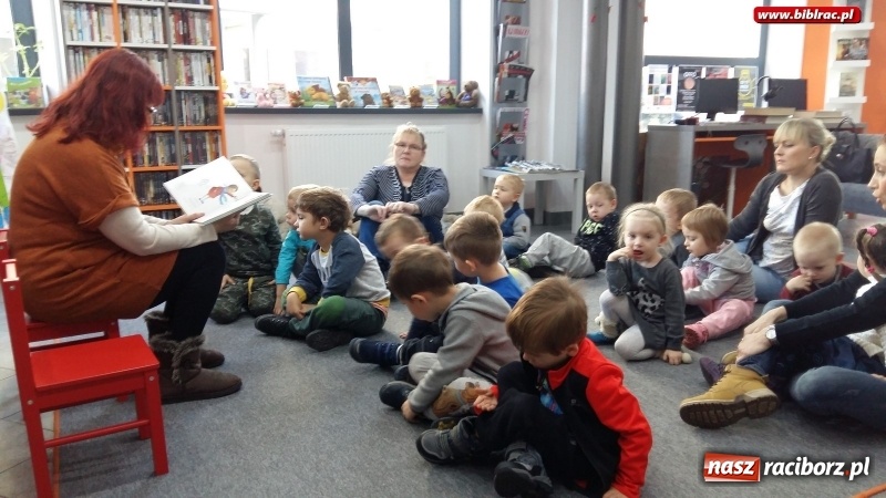 Zdjęcie w galerii na portalu naszraciborz.pl: Dzień Pluszowego Misia w raciborskiej bibliotece wiadomości z regionu