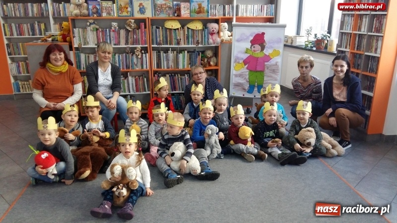 Zdjęcie w galerii na portalu naszraciborz.pl: Dzień Pluszowego Misia w raciborskiej bibliotece wiadomości z regionu