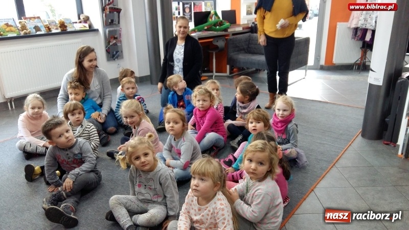 Zdjęcie w galerii na portalu naszraciborz.pl: Dzień Pluszowego Misia w raciborskiej bibliotece wiadomości z regionu
