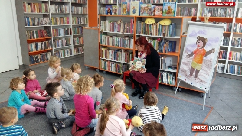 Zdjęcie w galerii na portalu naszraciborz.pl: Dzień Pluszowego Misia w raciborskiej bibliotece wiadomości z regionu