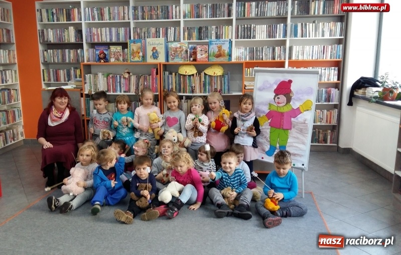 Zdjęcie w galerii na portalu naszraciborz.pl: Dzień Pluszowego Misia w raciborskiej bibliotece wiadomości z regionu