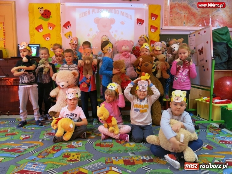 Zdjęcie w galerii na portalu naszraciborz.pl: Dzień Pluszowego Misia w raciborskiej bibliotece wiadomości z regionu