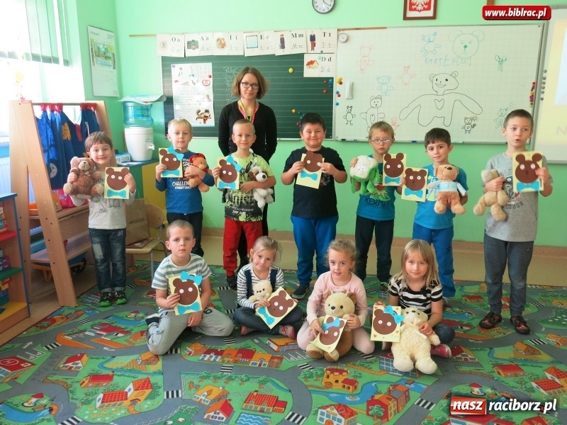 Zdjęcie w galerii na portalu naszraciborz.pl: Dzień Pluszowego Misia w raciborskiej bibliotece wiadomości z regionu