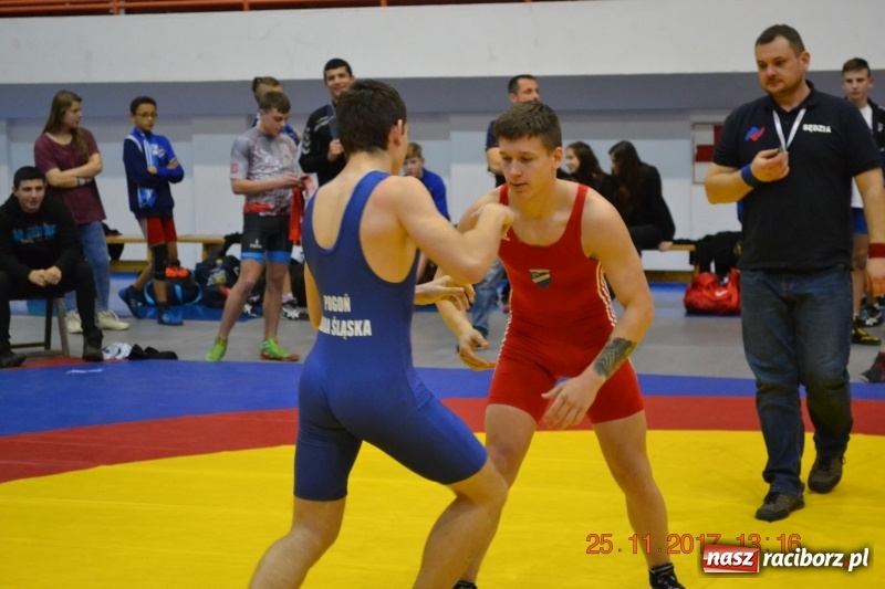 Zdjęcie w galerii na portalu naszraciborz.pl: Grad medali zapaśników Unii na zawodach w Rudzie Śląskiej wiadomości z regionu
