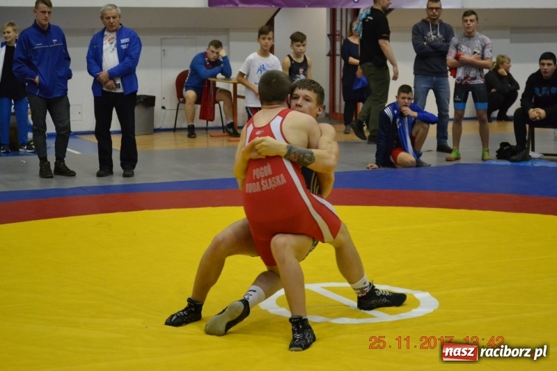 Zdjęcie w galerii na portalu naszraciborz.pl: Grad medali zapaśników Unii na zawodach w Rudzie Śląskiej wiadomości z regionu