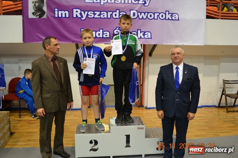 Zdjęcie w galerii na portalu naszraciborz.pl: Grad medali zapaśników Unii na zawodach w Rudzie Śląskiej wiadomości z regionu