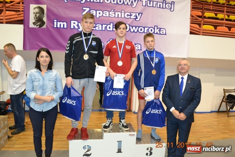 Zdjęcie w galerii na portalu naszraciborz.pl: Grad medali zapaśników Unii na zawodach w Rudzie Śląskiej wiadomości z regionu