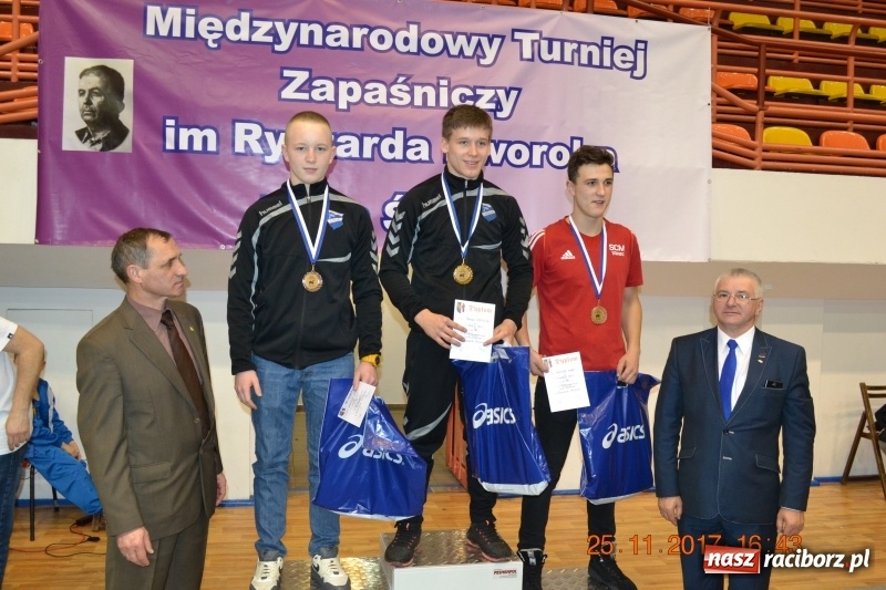 Zdjęcie w galerii na portalu naszraciborz.pl: Grad medali zapaśników Unii na zawodach w Rudzie Śląskiej wiadomości z regionu
