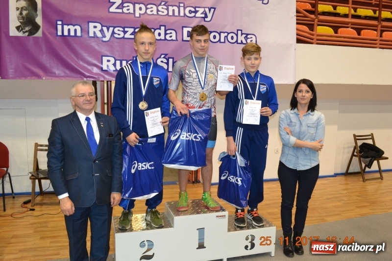 Zdjęcie w galerii na portalu naszraciborz.pl: Grad medali zapaśników Unii na zawodach w Rudzie Śląskiej wiadomości z regionu