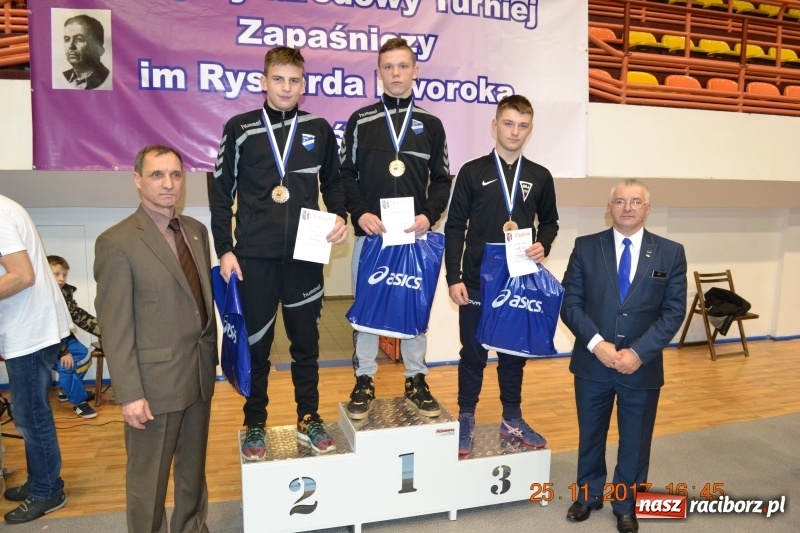Zdjęcie w galerii na portalu naszraciborz.pl: Grad medali zapaśników Unii na zawodach w Rudzie Śląskiej wiadomości z regionu