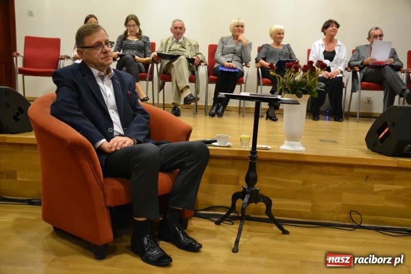 Zdjęcie w galerii na portalu naszraciborz.pl: Z uśmiechem, ale i do bólu - promocja książki Zbigniewa Woźniaka na Zamku Piastowskim wiadomości z regionu
