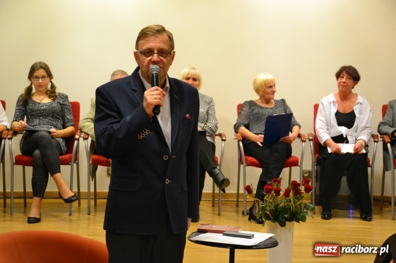 Zdjęcie w galerii na portalu naszraciborz.pl: Z uśmiechem, ale i do bólu - promocja książki Zbigniewa Woźniaka na Zamku Piastowskim wiadomości z regionu