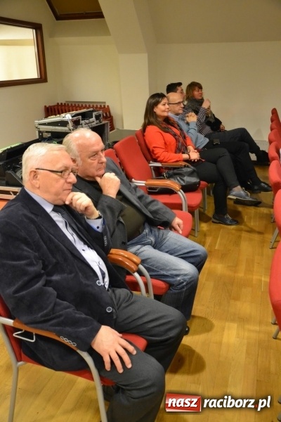 Zdjęcie w galerii na portalu naszraciborz.pl: Z uśmiechem, ale i do bólu - promocja książki Zbigniewa Woźniaka na Zamku Piastowskim wiadomości z regionu