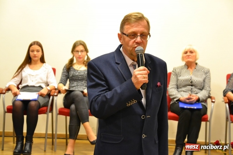 Zdjęcie w galerii na portalu naszraciborz.pl: Z uśmiechem, ale i do bólu - promocja książki Zbigniewa Woźniaka na Zamku Piastowskim wiadomości z regionu