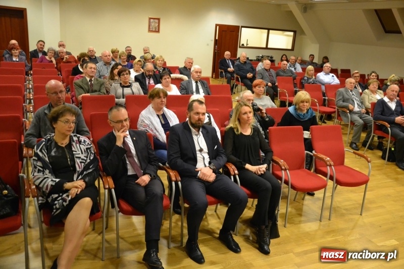 Zdjęcie w galerii na portalu naszraciborz.pl: Z uśmiechem, ale i do bólu - promocja książki Zbigniewa Woźniaka na Zamku Piastowskim wiadomości z regionu