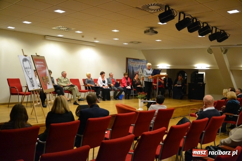 Zdjęcie w galerii na portalu naszraciborz.pl: Z uśmiechem, ale i do bólu - promocja książki Zbigniewa Woźniaka na Zamku Piastowskim wiadomości z regionu