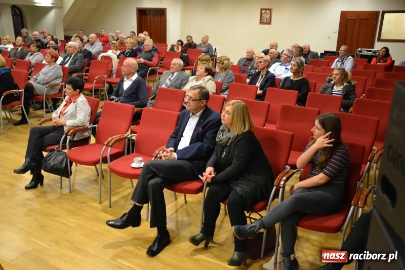 Zdjęcie w galerii na portalu naszraciborz.pl: Z uśmiechem, ale i do bólu - promocja książki Zbigniewa Woźniaka na Zamku Piastowskim wiadomości z regionu