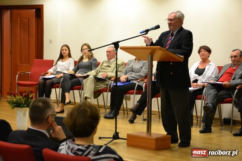 Zdjęcie w galerii na portalu naszraciborz.pl: Z uśmiechem, ale i do bólu - promocja książki Zbigniewa Woźniaka na Zamku Piastowskim wiadomości z regionu