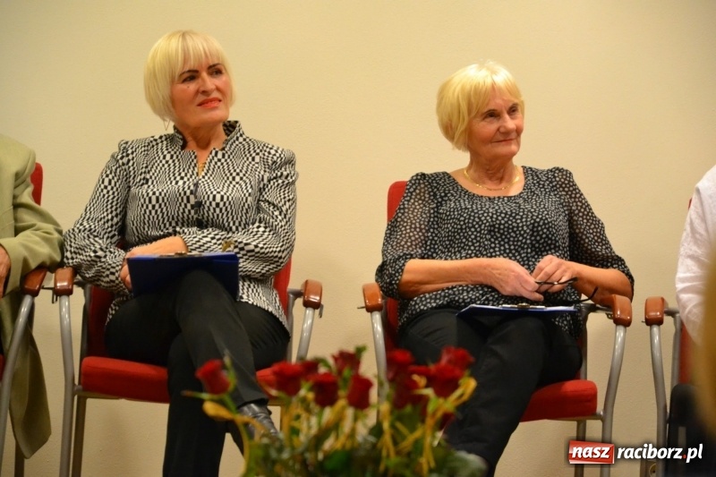 Zdjęcie w galerii na portalu naszraciborz.pl: Z uśmiechem, ale i do bólu - promocja książki Zbigniewa Woźniaka na Zamku Piastowskim wiadomości z regionu