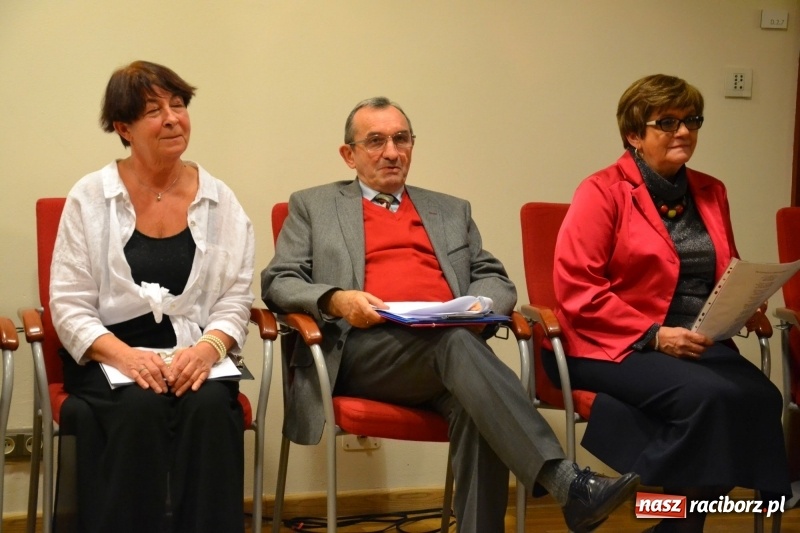 Zdjęcie w galerii na portalu naszraciborz.pl: Z uśmiechem, ale i do bólu - promocja książki Zbigniewa Woźniaka na Zamku Piastowskim wiadomości z regionu