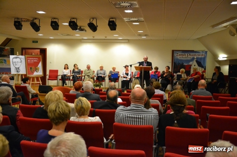 Zdjęcie w galerii na portalu naszraciborz.pl: Z uśmiechem, ale i do bólu - promocja książki Zbigniewa Woźniaka na Zamku Piastowskim wiadomości z regionu