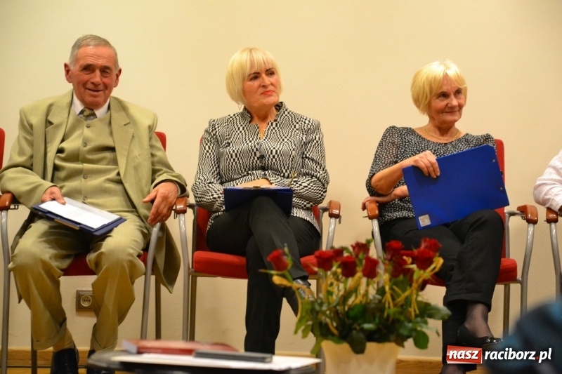 Zdjęcie w galerii na portalu naszraciborz.pl: Z uśmiechem, ale i do bólu - promocja książki Zbigniewa Woźniaka na Zamku Piastowskim wiadomości z regionu