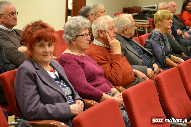 Zdjęcie w galerii na portalu naszraciborz.pl: Z uśmiechem, ale i do bólu - promocja książki Zbigniewa Woźniaka na Zamku Piastowskim wiadomości z regionu