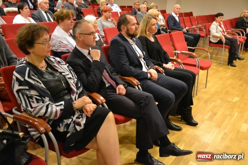 Zdjęcie w galerii na portalu naszraciborz.pl: Z uśmiechem, ale i do bólu - promocja książki Zbigniewa Woźniaka na Zamku Piastowskim wiadomości z regionu