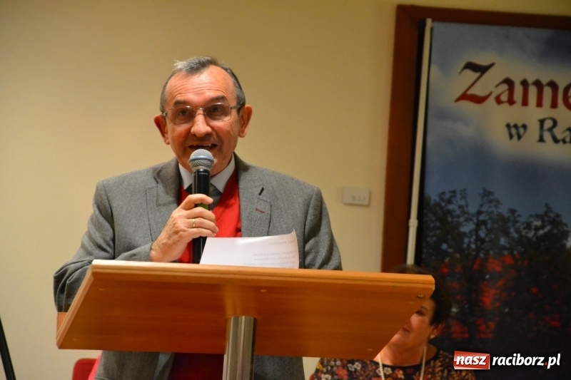 Zdjęcie w galerii na portalu naszraciborz.pl: Z uśmiechem, ale i do bólu - promocja książki Zbigniewa Woźniaka na Zamku Piastowskim wiadomości z regionu