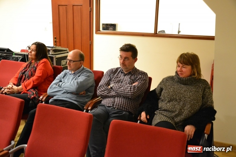 Zdjęcie w galerii na portalu naszraciborz.pl: Z uśmiechem, ale i do bólu - promocja książki Zbigniewa Woźniaka na Zamku Piastowskim wiadomości z regionu